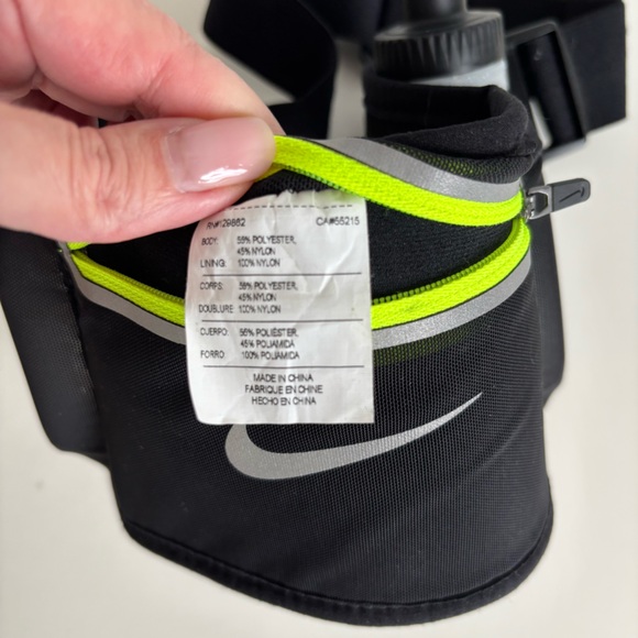 Nike Double Pocket Flask Adjustable Running Belt 120ml/12oz Black - Zip Pocket - Picture 11 of 12